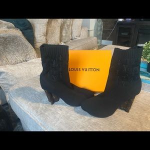 Only worn once Louis Vuitton booties
